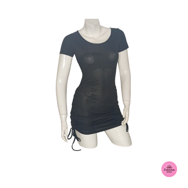 Vestido Corto con Ajuste Lateral