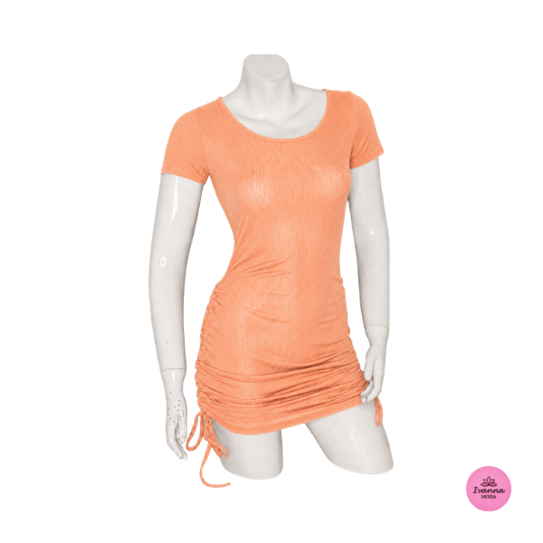 Vestido Corto con Ajuste Lateral